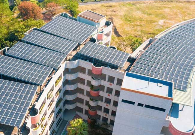 energia-renovable-multipunto-imagen-placas-solares-comunidad